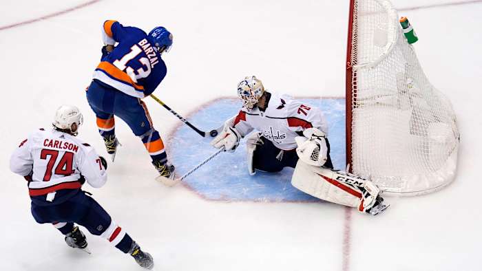 mat-barzal-scores-capitals